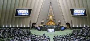 Parlamentul iranian intenţionează să adopte o lege privind perceperea de taxe pentru tranzitul prin Strâmtoarea Ormuz